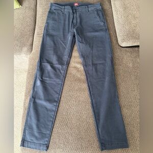 men’s Levi’s navy blue chino pants